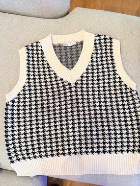 Zara Monochrome Houndstooth Knit Vest